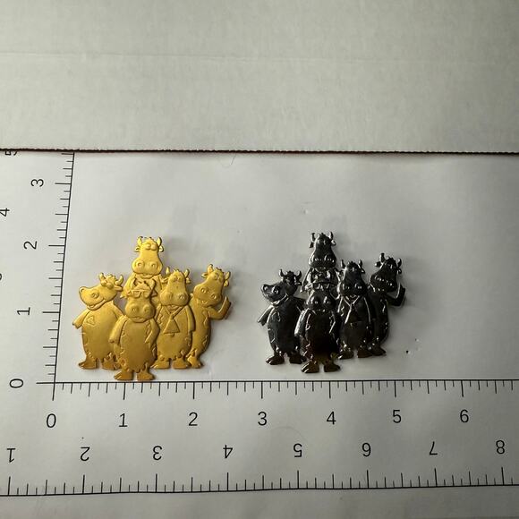 Vtg Lot (10) Signed JJ Brooches Fun Whimsical Cows Cats Frogs Sax Mirror Coyote - Picture 7 of 10